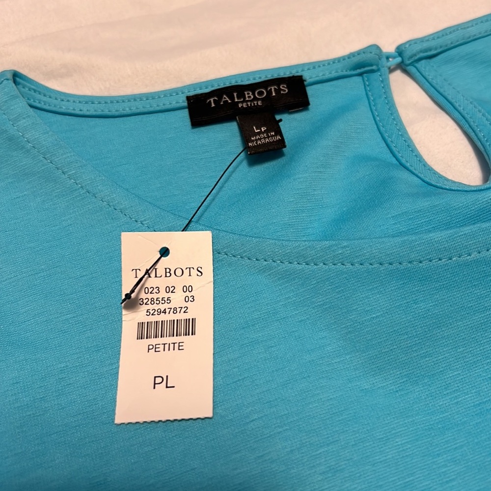 BNWT Talbots shirt with key hole neck closure and detailed sleeve. - Picture 3 of 3